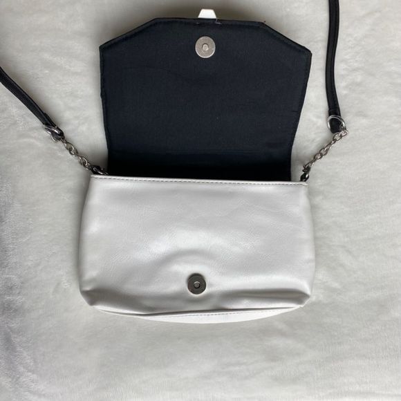 Kenneth Cole Reaction black and white purse - Picture 3 of 6